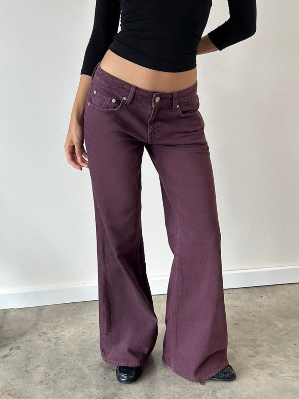 Motel Rocks Low Rise Slouchy Flare Jeans in Pinot Noir Size W26 L30W26 L30